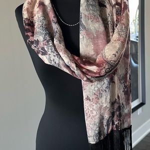 Beautiful 🌸multi colored wrap scarf with black fringe detailing💕